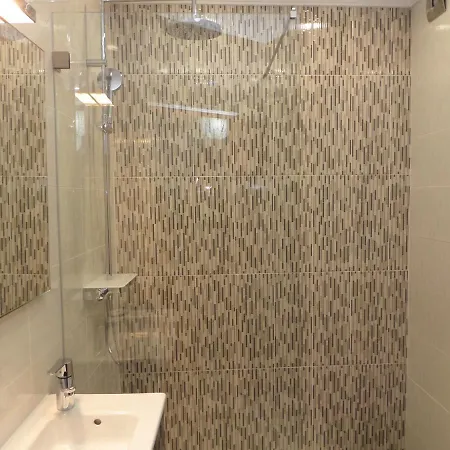 아파트 Heart Of Old Town Apartment - Steps From The Beach