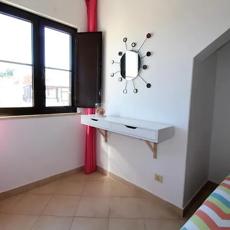 Heart Of Old Town Apartment - Steps From The Beach