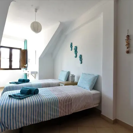 아파트 Heart Of Old Town Apartment - Steps From The Beach 알부페이라
