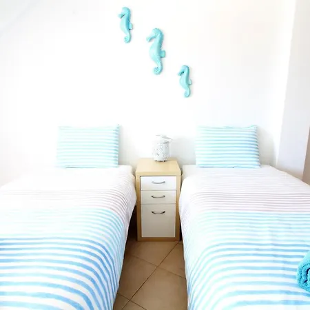 Apartamento Heart Of Old Town Apartment - Steps From The Beach